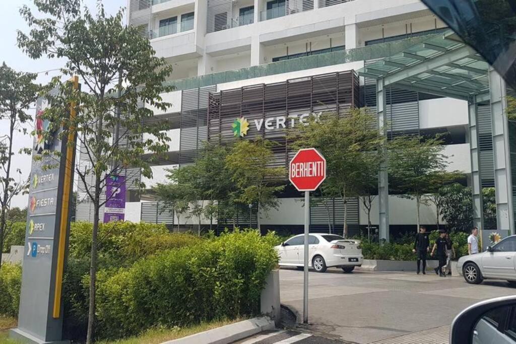 Cybersquare Lakeview With Netflix And Disney Hotstar Cyberjaya Buitenkant foto